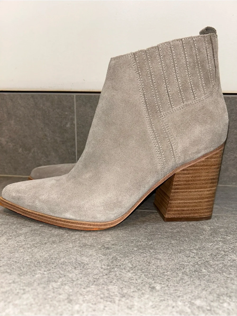 Marc Fisher light gray suede Orlanda bootie with pointed toes size 10